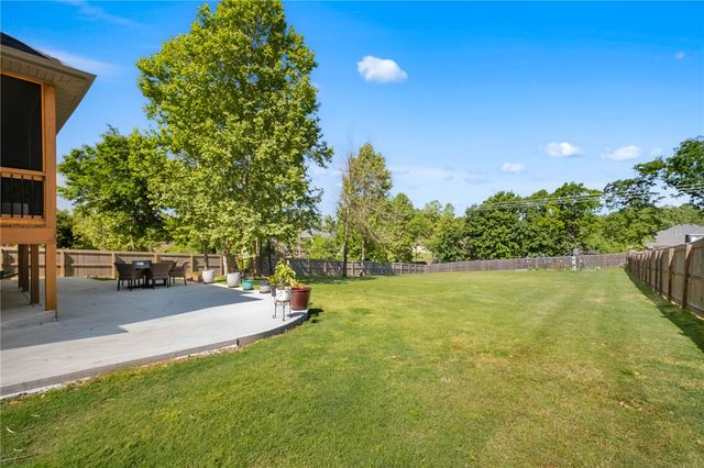 702 E Valley Lane, Elm Springs, AR 72762
