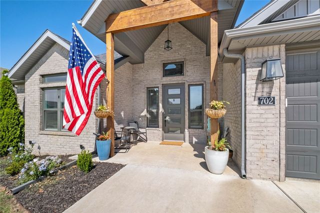 702 E Valley Lane, Elm Springs, AR 72762
