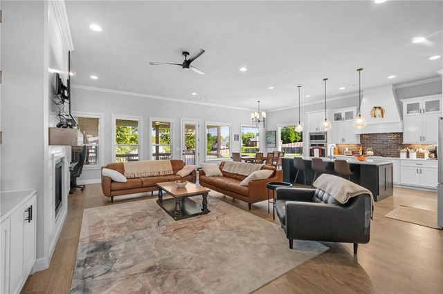 702 E Valley Lane, Elm Springs, AR 72762