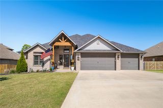 702 E Valley Lane, Elm Springs, AR 72762