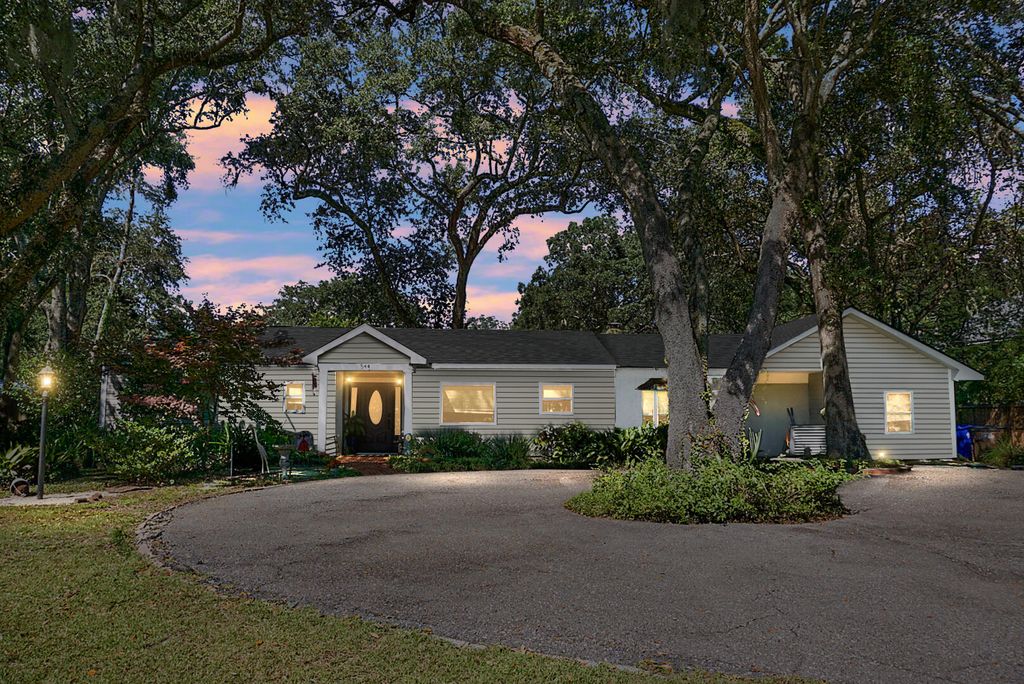 544 Fort Johnson Road, Charleston, SC 29412
