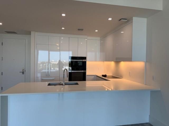 220 Lake Shore Drive 717, West Palm Beach, FL 33403