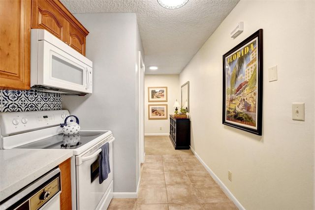 1920 NE 1st Terrace 109H, Wilton Manors, FL 33305