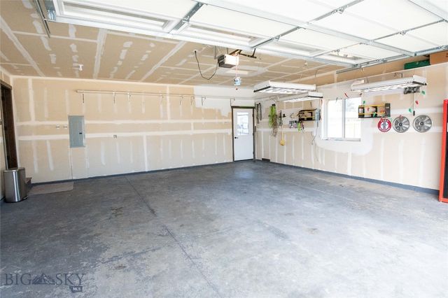 702 Yellowstone Avenue, Belgrade, MT 59714