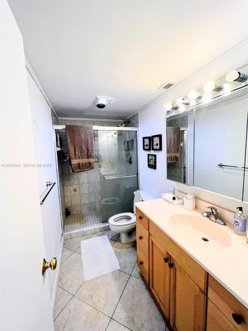 300 Bayview Dr 915, Sunny Isles Beach, FL 33160