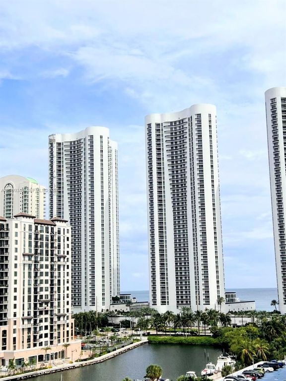 300 Bayview Dr 915, Sunny Isles Beach, FL 33160