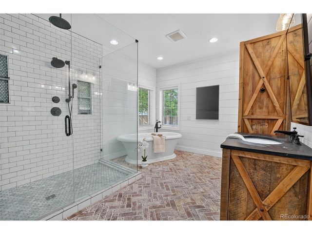 25 Blue Heron Dr, Thornton, CO 80241