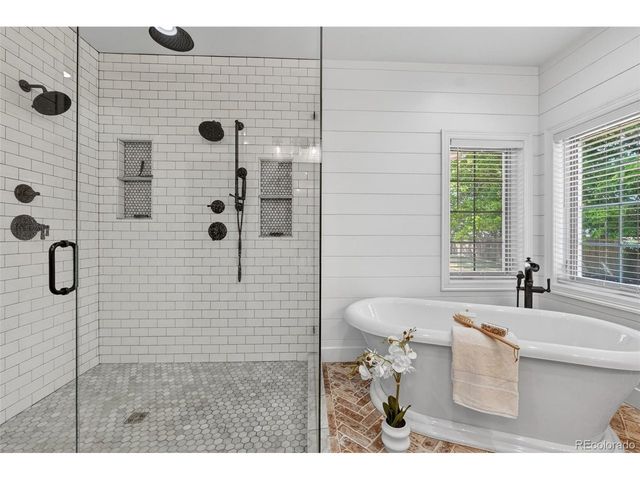 25 Blue Heron Dr, Thornton, CO 80241
