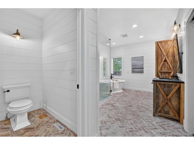 25 Blue Heron Dr, Thornton, CO 80241