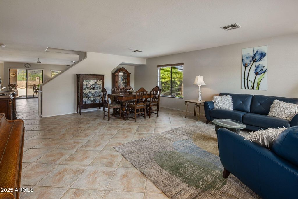 Image 5 of property listing at 2120 E VISTA BONITA Drive, Phoenix, AZ 85024