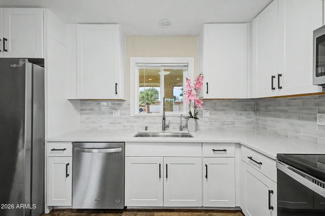 2837 W UNION HILLS Drive, Phoenix, AZ 85027