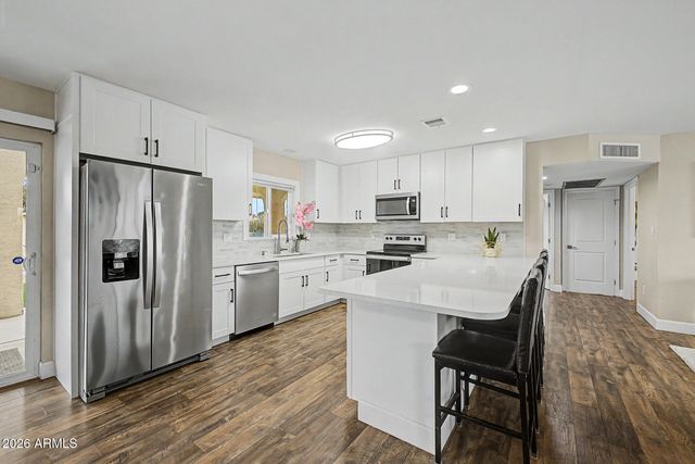 2837 W UNION HILLS Drive, Phoenix, AZ 85027