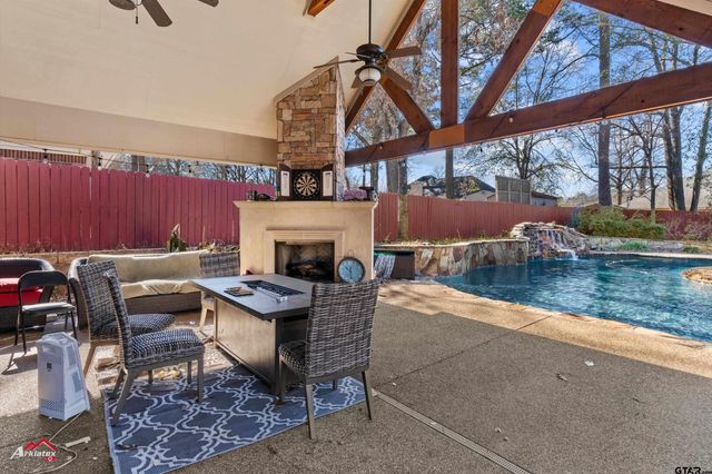 3815 Holly Ridge Dr, Longview, TX 75605