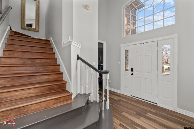 3815 Holly Ridge Dr, Longview, TX 75605