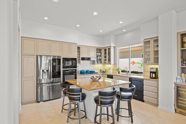 872 Mission Creek Drive, Palm Desert, CA 92211