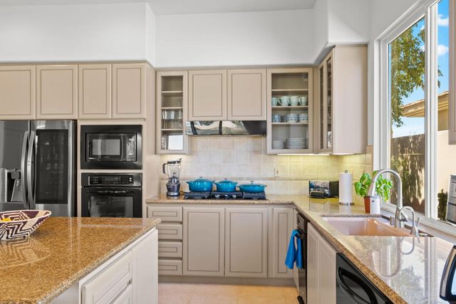 872 Mission Creek Drive, Palm Desert, CA 92211