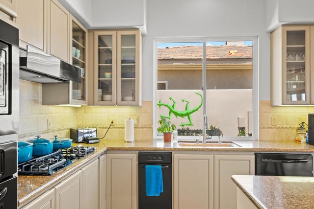 872 Mission Creek Drive, Palm Desert, CA 92211