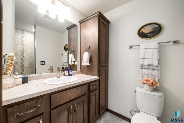6800 E Smyrna Cir Circle, Sioux Falls, SD 57110