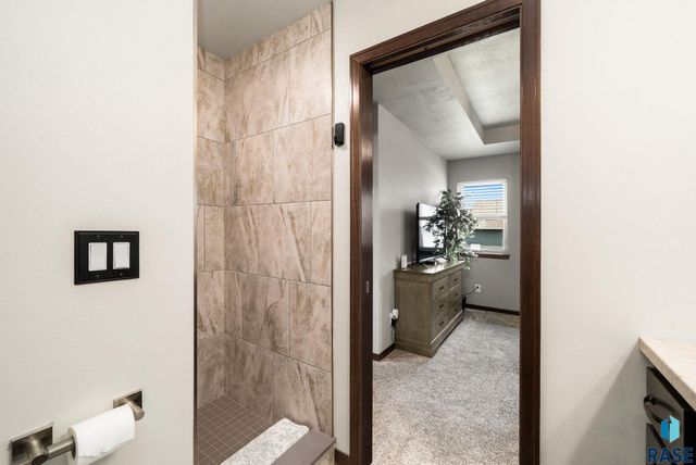 6800 E Smyrna Cir Circle, Sioux Falls, SD 57110