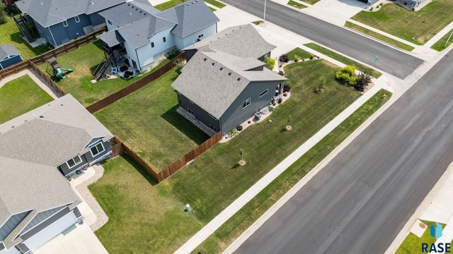 6800 E Smyrna Cir Circle, Sioux Falls, SD 57110