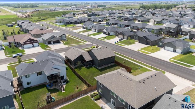 6800 E Smyrna Cir Circle, Sioux Falls, SD 57110