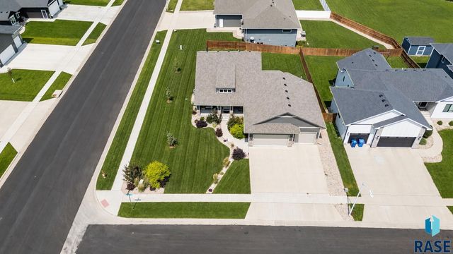 6800 E Smyrna Cir Circle, Sioux Falls, SD 57110