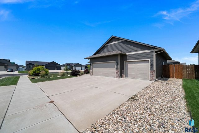 6800 E Smyrna Cir Circle, Sioux Falls, SD 57110