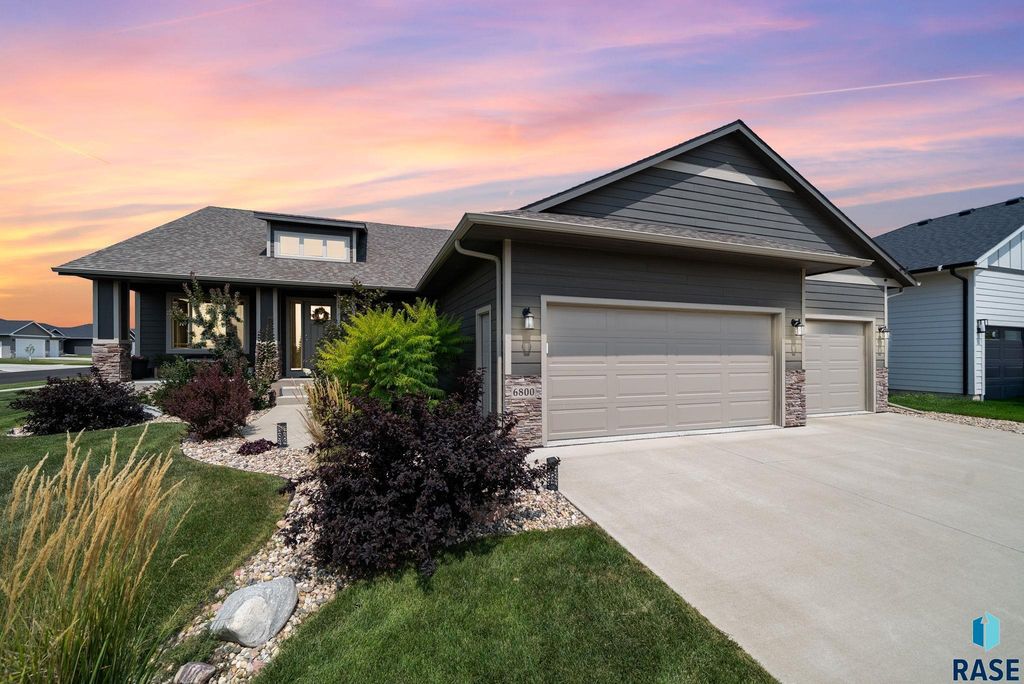 6800 E Smyrna Cir Circle, Sioux Falls, SD 57110