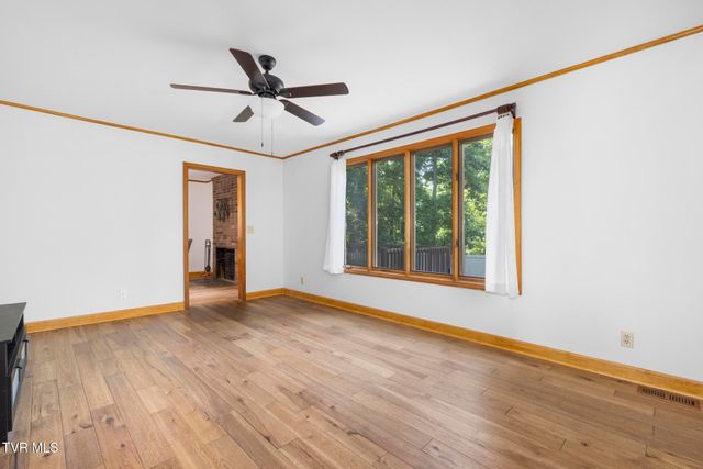 5 Camden Lane, Johnson City, TN 37601