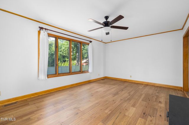 5 Camden Lane, Johnson City, TN 37601