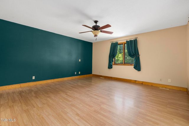 5 Camden Lane, Johnson City, TN 37601