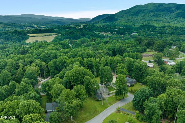 5 Camden Lane, Johnson City, TN 37601