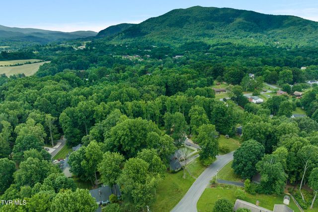 5 Camden Lane, Johnson City, TN 37601