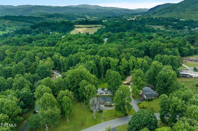 5 Camden Lane, Johnson City, TN 37601