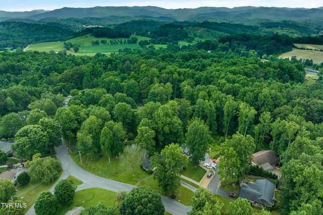 5 Camden Lane, Johnson City, TN 37601