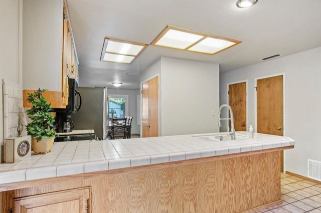 1217 E Sonoma Ave, Modesto, CA 95355