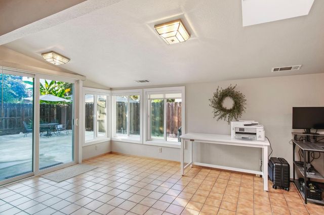 1217 E Sonoma Ave, Modesto, CA 95355