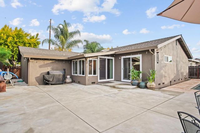 1217 E Sonoma Ave, Modesto, CA 95355