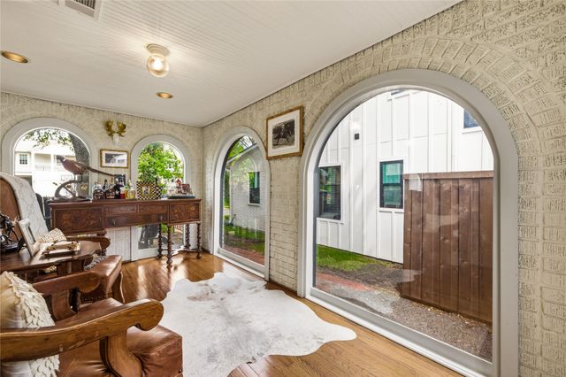 7022 Casa Loma Avenue, Dallas, TX 75214