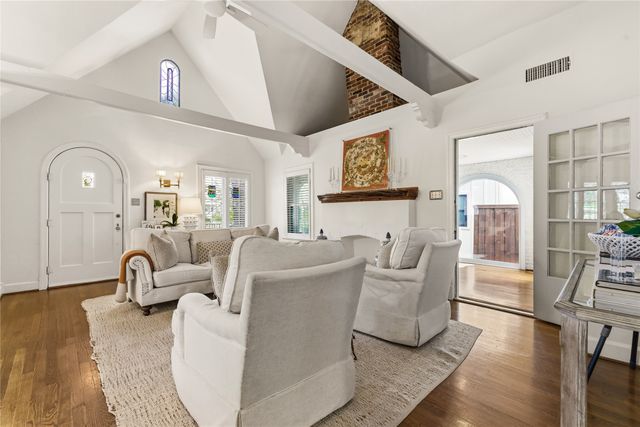 7022 Casa Loma Avenue, Dallas, TX 75214