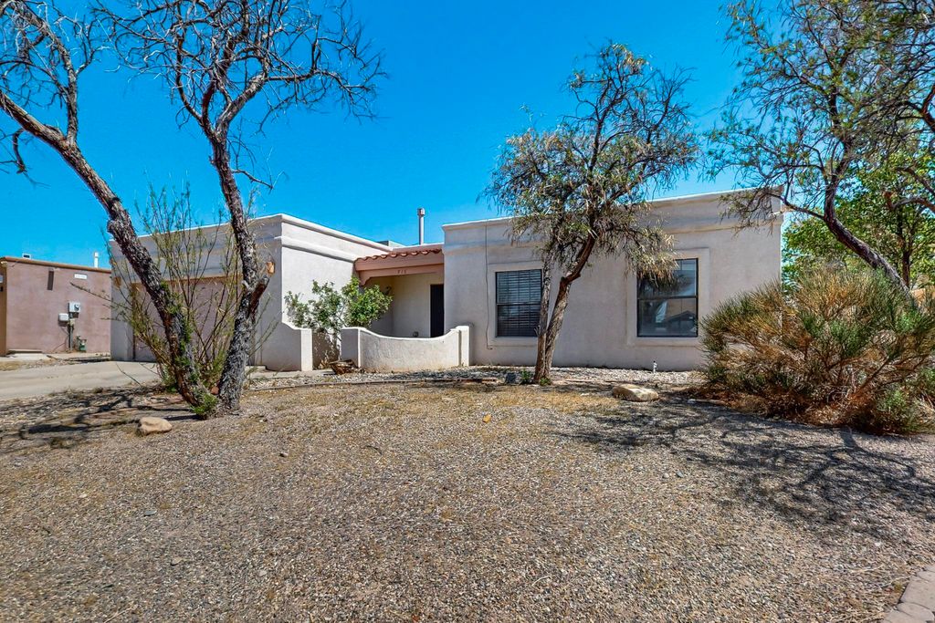 916 LEE TREVINO Drive, Rio Communities, NM 87002