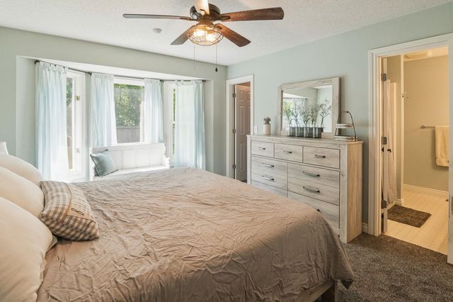 907 N Pine Grove St, Wichita, KS 67212