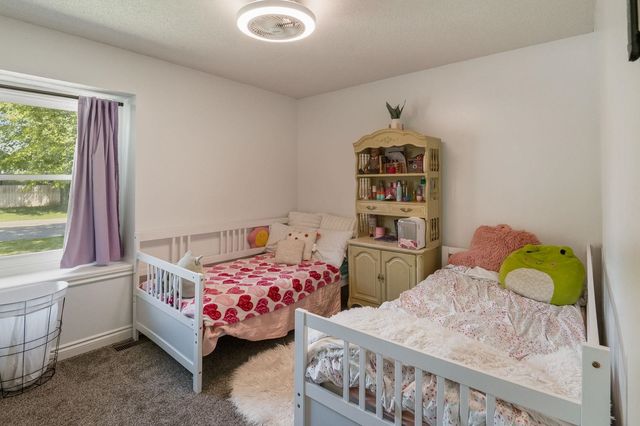 907 N Pine Grove St, Wichita, KS 67212