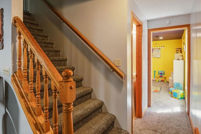 907 N Pine Grove St, Wichita, KS 67212