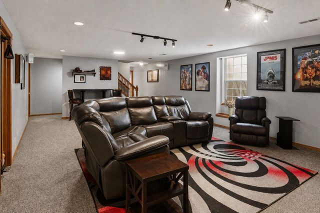 907 N Pine Grove St, Wichita, KS 67212