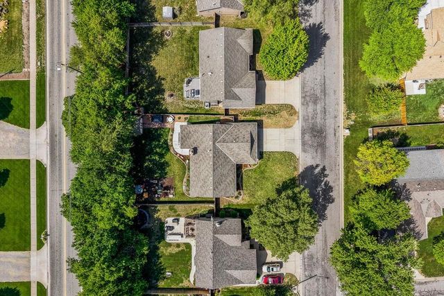 907 N Pine Grove St, Wichita, KS 67212