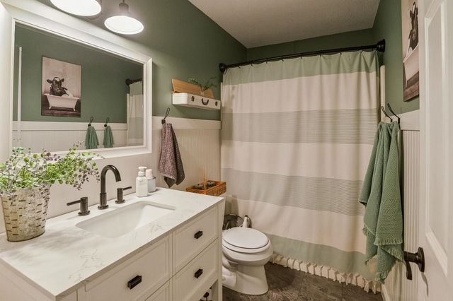 907 N Pine Grove St, Wichita, KS 67212