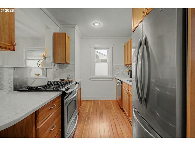 8908 Ne WYGANT St, Portland, OR 97220