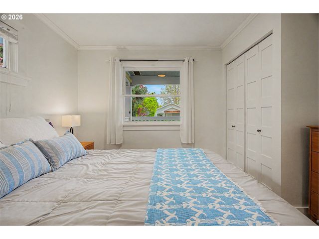 8908 Ne WYGANT St, Portland, OR 97220