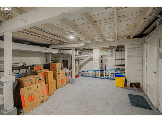 8908 Ne WYGANT St, Portland, OR 97220